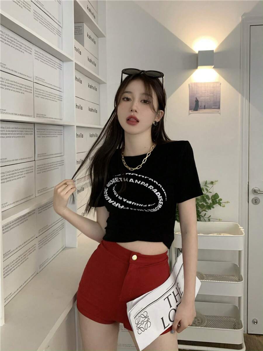 トップス レディース アメリカンレトロ風アルファベットプリント ストレートショルダー半袖Tシャツ レディース 夏の新作 セクシーなデザイン スリムフィット ウエストマーク スタイルアップ ショートトップス - ブラック - チェックする 1