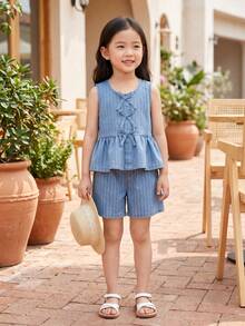 Bộ 2 món cho bé gái, kiểu dáng Hàn Quốc, thoải mái, năng động, gồm áo không tay kẻ sọc dọc đơn giản với nơ và quần short denim kẻ sọc xanh trắng dáng ôm, dễ thương. - Rửa trung bình - Xem 9