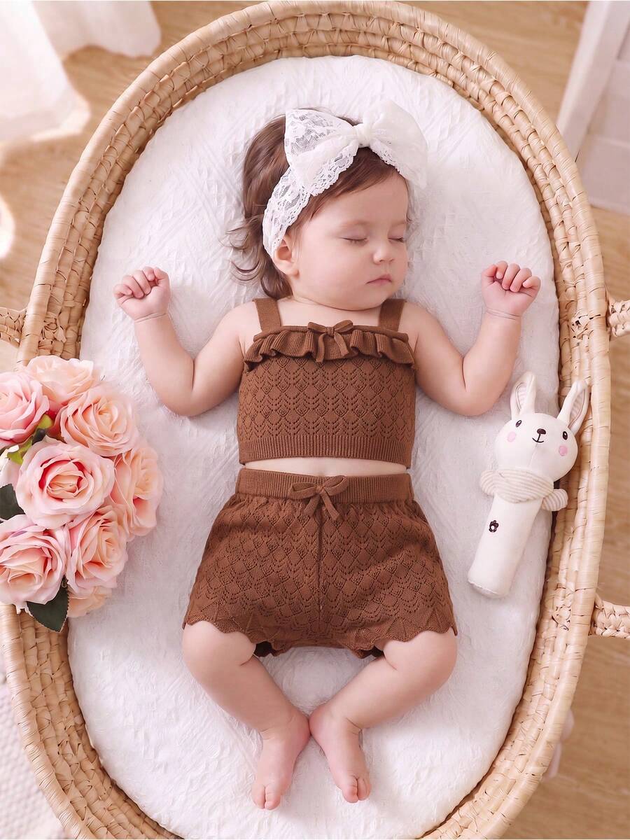 Bộ áo hai dây dệt kim khoét lỗ, xếp ly, thoáng khí cho bé gái mùa hè, kèm quần short cùng màu, kiểu dáng giản dị và đa năng. - màu nâu - Xem 1