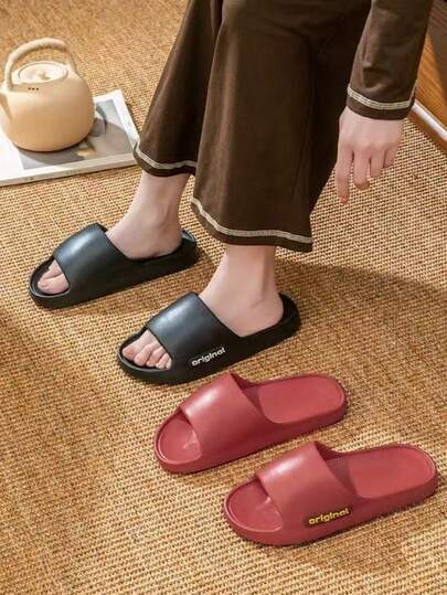 1 đôi dép xăng đan unisex, dép đi trong nhà kiểu tối giản, dép chống trơn trượt dùng trong phòng tắm, dép đế bằng nhẹ, dép hở ngón thoải mái và giày dép thường ngày màu trơn. Kiểu dáng unisex, bao gồm cả dép cho nữ và nam. Hoàn hảo để mang trong phòng ngủ, phòng khách, khu vực tắm, spa và phòng chờ.
