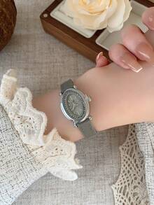 1pc Women's Oval Roman Numeral Casual Elegant Quartz Wrist Watch, Suitable For Daily Wear - Grey - View 7