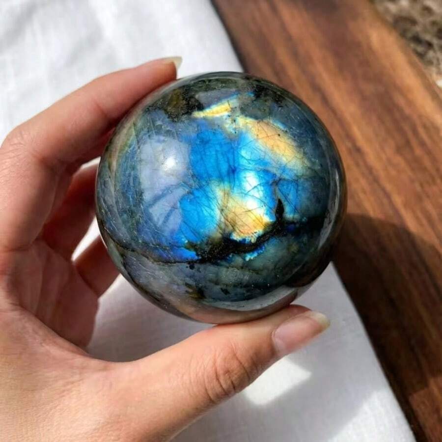 1個拉長石水晶球，礦物標本，波希米亞風格，休閒水晶，適合日常家居裝飾，完美的節日禮物選擇