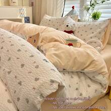 3/4件組乳酪色愛心與蝴蝶結印花泡泡雪紡被套組，北歐風優雅床上用品，柔軟親膚，營造臥室、客房與宿舍清新浪漫氛圍，最佳禮物選擇，含1件被套（不含填充物）、1件床單、1/2件枕套（不含填充物） - 心動 - 查看 2