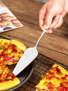 1pc Stainless Steel Cake Spatula, Suitable For Cutting Cakes, Pizzas And Cheeses. It Is A Baking Tool, Specially Designed For Cutting Thin Pizza Bases, Baking Utensils And Pizza/Cake Cutting Knives. It Is Also An Indispensable Accessory In The Baking Process. - Multicolor - View 3