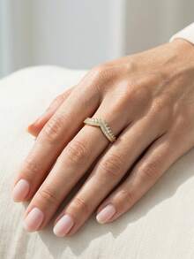 1 pieza Anillo de mujer minimalista en forma de V de cobre tono dorado, adecuado para atuendos diarios, baile de graduación, fiesta, reunión y cita - Dorado - Ver 2