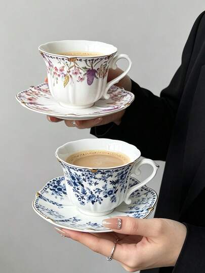 1 set d'ustensiles de café en porcelaine de Chine dorée, résistant à la chaleur et lavable. Service à thé en céramique florale pour le thé de l'après-midi à la maison, convenant au thé aux fleurs, au thé noir, au thé aux fruits et au café. Service à thé de luxe en porcelaine fine, adapté pour les cadeaux, le pendaison de crémaillère, le thé de l'après-midi entre amis