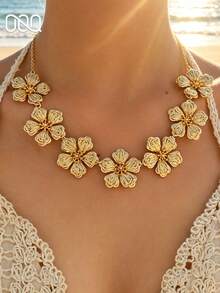 OOQ 1pc Elegant Casual 5-Petal Flower Shaped Chain Necklace For Women, Fashionable Charming Design, Suitable For Summer Beach, Party, Music Festival (Handmade Raffia Weaving, Random Shape) - Khaki - View 1