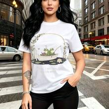 Camiseta de mujer con estampado de dos ranas verdes en bote entre nenúfares y frase "Hoy viviré tranquila" - diseño bohemio con arco floral, ajuste cómodo y estilo urbano relajado - ideal para paseos por la ciudad, días de descanso o regalo perfecto - Blanco - Ver 10
