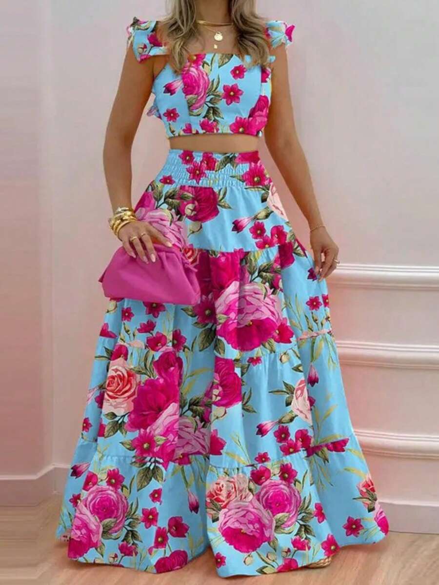 Conjunto de Dos Piezas para Mujer, Top Corto con Volantes y Falda Larga de Volantes en Capas - Fondo azul con flores rosas - Ver 1