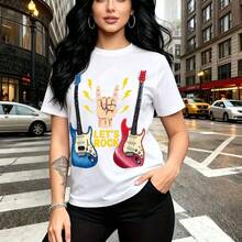 Camiseta de mujer con estampado de dos guitarras eléctricas azul y roja, letra rockera y gesto "rock on" - camiseta casual de manga corta, ajuste cómodo y moderno, estilo urbano y musical - ideal para conciertos, salidas nocturnas en la ciudad y rega - Blanco - Ver 10