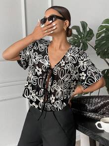 2026 Blusa de mujer de malla con textura minimalista y casual para uso diario en verano, camisa de mujer de manga corta francesa - Negro - Ver 1