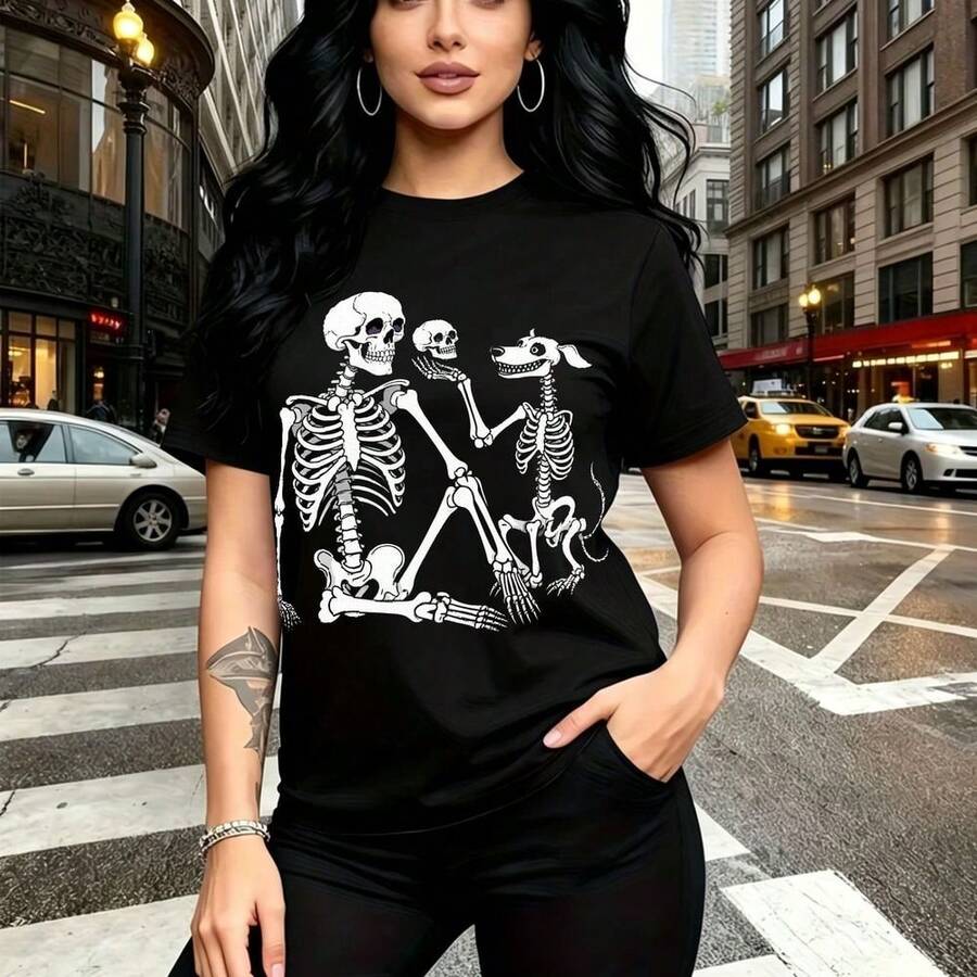 Camiseta de mujer con estampado de tres calaveras bailando en estilo urbano y alternativo - camiseta holgada de manga corta con cuello redondo, ajuste cómodo y fresco ideal para el clima cálido - perfecta para paseos por la ciudad, salidas casuales o - Negro - Ver 1