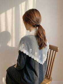 1件女款刺繡三角圍巾披肩，時尚百搭圖案設計，甜美邊緣三角披巾，優雅正式穿搭，適合通勤或派對/活動穿著 - 彩色 - 查看 3