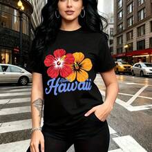 Camiseta de mujer con estampado tropical de flores hibisco rojas y naranjas sobre la palabra Hawái - camiseta casual de manga corta con ajuste cómodo y estilo veraniego urbano, ideal para paseos por la ciudad o eventos informales - regalo perfecto pa - Negro - Ver 7