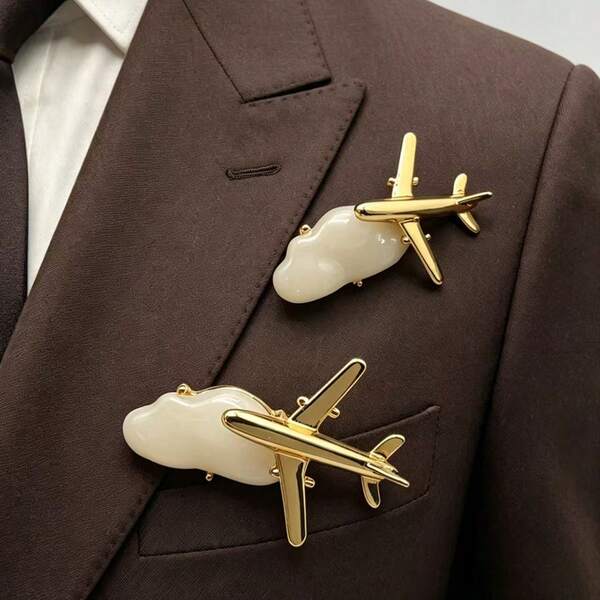 1pc Creative Cloud Airplane Brooch, Minimalist Gold Aviation Pin, Unisex Suit Accessory, Unique Niche Jewelry, Father's Day Gift