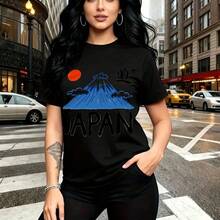 Camiseta de mujer con estampado de Mont  en tonos azules y sol naranja con caracteres japoneses - diseño urbano inspirado en Japón, ajuste cómodo y fresco ideal para paseos por la ciudad o viajes - regalo perfecto para mamá, esposa, novia, herman - Negro - Ver 8