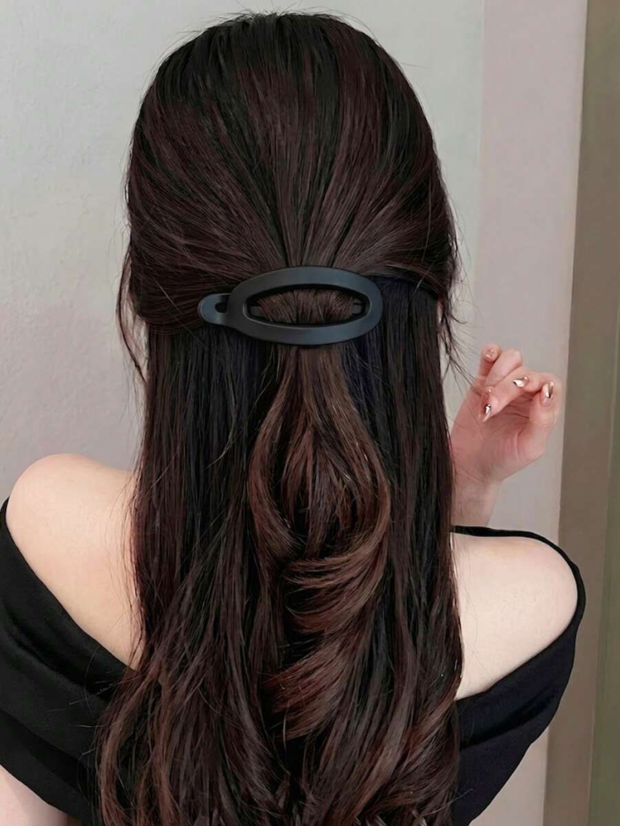 哑光简约香蕉形发夹,优雅百搭,适合日常休闲聚会等场合,是女士秋季、旅行、美发工具、配饰、发饰的理想之选。这款发夹也是送给女性的礼物,非常适合作为圣诞礼物或圣诞小礼物。 - 黑色 - 查看 1