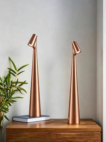 1 Đèn bàn LED cảm ứng màu ấm sáng tạo, có thể điều chỉnh độ sáng, trang bị điều khiển cảm ứng và chức năng sạc USB. Thích hợp làm đèn phòng ngủ, đèn ngủ cạnh giường, phòng học, quán bar, văn phòng, nơi học tập hoặc đọc sách, và làm quà tặng ngày lễ.