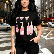 Camiseta de mujer con estampado de tres copas de cóctel rosa y cuatro botellas de champán con texto "Bubbly & Bubbly" - camiseta casual de manga corta con ajuste cómodo y estilo urbano vibrante - ideal para paseos por la ciudad, salidas con amigas y - Negro - Ver 1