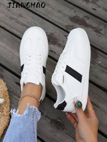 Damen Schwarz-Weiß Farbblock Sneaker, Retro-Stil Niedrig-Top Schnürschuhe, vielseitige flache Sportschuhe für den täglichen Gebrauch - Weiss - Übersicht 1