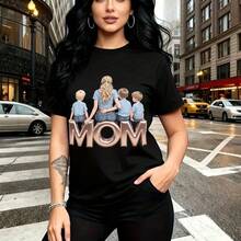 Camiseta de mujer con estampado gráfico de madre rubia vista desde atrás rodeada de cuatro niños y la palabra MOM en letras metálicas rosa dorado - camiseta casual de manga corta, ajuste cómodo y estilo urbano perfecto para calles de la ciudad - rega - Negro - Ver 11