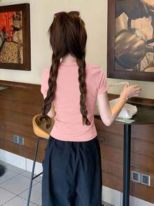 黑色字母印花短袖T恤女款，夏季性感修身短版設計上衣休閒風 - 粉紅色-1 - 查看 2