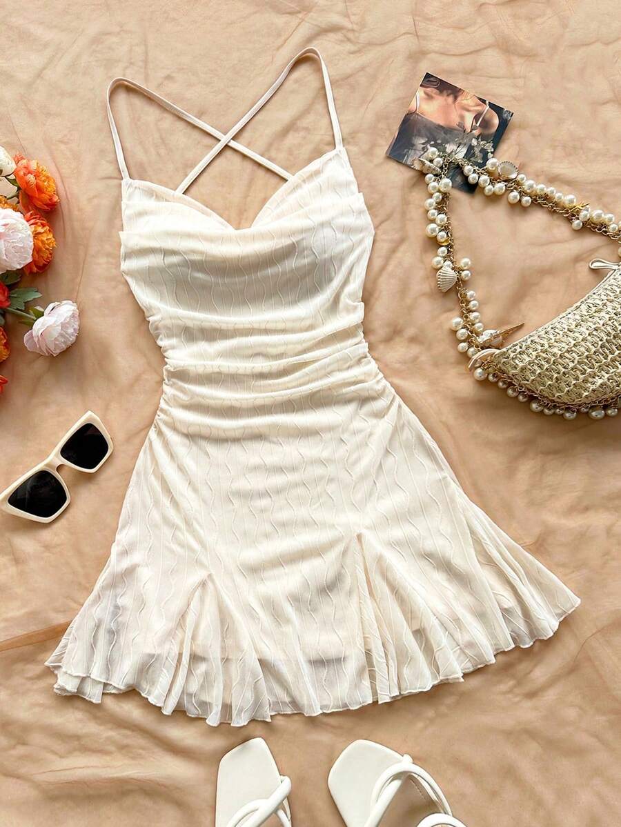 Vestido mini de mujer para vacaciones con tirantes finos, escote pronunciado, espalda descubierta, lazo, bajo estilo sirena, estilo romántico, vestido mini para pausas de té, caminatas al aire libre, citas, atuendo de playa, malla, joven y femenino - Beis - Ver 1