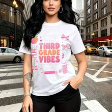 Camiseta de mujer con estampado "Third Grade Vibes" y diseños escolares coloridos como manzanas, libros y lápices - camiseta casual de cuello redondo, ajuste cómodo y estilo urbano vibrante para el día a día - ideal para fiestas temáticas, salidas ca - Blanco - Ver 10