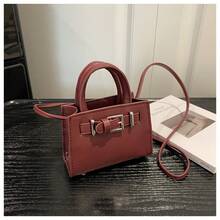 Bolso de cuero genuino de lujo, clásico y elegante, adecuado para uso diario y ceremonias. Nuevo modelo 2026, color sólido, de gran capacidad, con hebilla de cinturón, elegante y hermoso, para llevar al hombro, en la mano o cruzado, bolso cuadrado pequeño. - Rojo - Ver 2