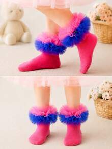 1 Pasang Kaos Kaki Anak Perempuan Gaya Putri dengan Hiasan Jala Bergelombang, Kaos Kaki Bayi Balita Dua Warna dengan Lipit Jala dan Pom Pom untuk Pertunjukan Tari - Hot Pink - View 2