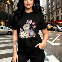 Camiseta de mujer con estampado de conejo gris entre flores coloridas, tulipanes rosas y estrellas amarillas - diseño floral divertido y fresco, ajuste cómodo y estilo urbano casual - ideal para paseos por la ciudad, eventos de primavera y regalo per - Negro - Ver 10