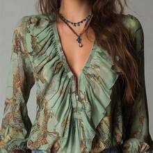 Blusa de mujer de verano con estampado integral, cuello en V profundo, cremallera y mangas con volantes, de estilo elegante y vintage al estilo de vacaciones francesas - verde salvia - Ver 1
