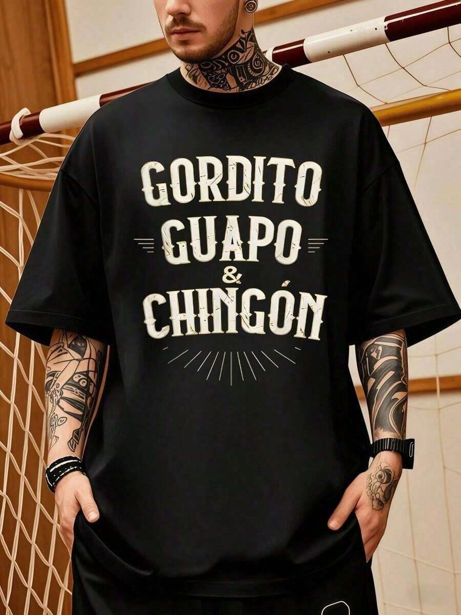 tida que celebra confianza en uno mismo con palabras Gordito Guapo y Chingón transmitiendo orgullo y carisma en tipografía vintage llamativa camiseta de hombre algodón cómoda para uso diario - Negro - Ver 1