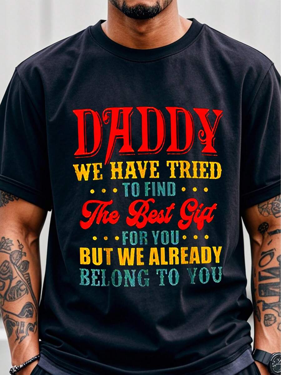 Ropa casual para hombre, camiseta de algodón puro para papá, camiseta divertida para el Día del Padre - Camiseta gráfica con la frase "Papi, hemos tratado de encontrar el mejor regalo para ti, pero ya te pertenecemos" - con letras rojas y amarillas, regalos para papás, camisetas. - Negro - Ver 1