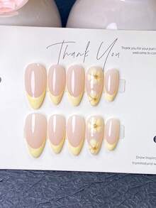10 Stücke handgefertigte Press-On-Nägel, kurze Nägel, Sommernägel, gelbe Nägel, mit nudefarbener rosa Basis, zartgelben French-Tips und handgemalten gelben Blumendetails mit Goldakzenten, perfekt für den täglichen Gebrauch, Frühlings-/Sommerausflüge und besondere Anlässe. - Gelb - Übersicht 1