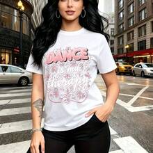Camiseta de mujer con estampado de chica urbana con cabello ondulado y aretes, frase "DANCE is my therapy" en letras rosas y blancas con flores decorativas - camiseta casual de manga corta, ajuste cómodo y estilo moderno para la ciudad - ideal para c - Blanco - Ver 8