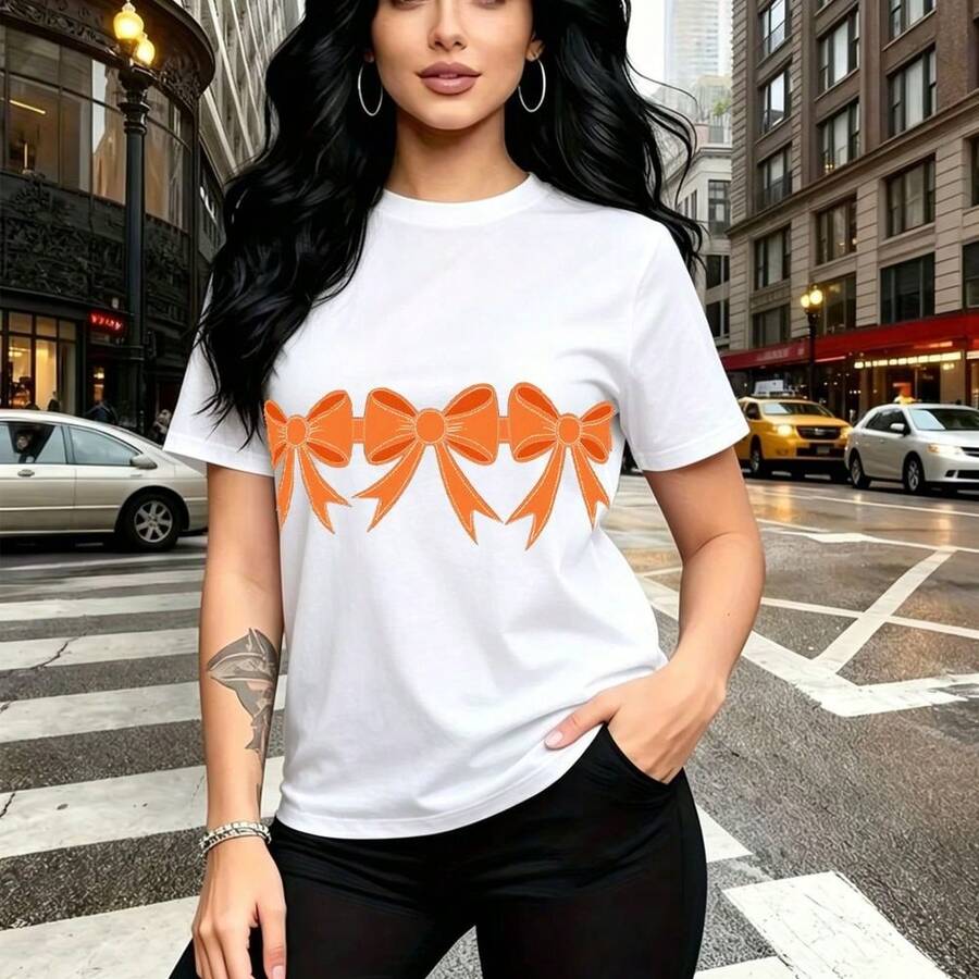 Camiseta de mujer con estampado gráfico de tres lazos naranjas vibrantes en diseño moderno y atrevido - camiseta casual de manga corta con ajuste cómodo y estilo urbano, perfecta para pasear por la ciudad o reuniones informales - regalo ideal para ma - Blanco - Ver 1