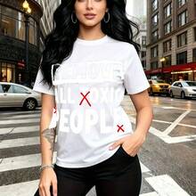 Camiseta de mujer con estampado audaz "REMOVE ALL TOXIC PEOPLE" y cruces rojas - diseño gráfico moderno con mensaje empoderador, ajuste cómodo y estilo urbano relajado para la ciudad - ideal para salidas casuales, días en la oficina o como regalo per - Blanco - Ver 8