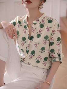 Blusa de mujer de manga 3/4 con cuello alto, estampado floral acuarela azul grisáceo suave.Blusa transpirable de ajuste ceñido para oficina/vacaciones, primavera/verano - hojas verdes - Ver 1