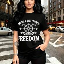 Camiseta de mujer con estampado náutico "LET THE SEA SET YOU FREE" y timón de barco, frase inspiradora "LORD OF THE SEA" y "FREEDOM", diseño urbano y relajado para caminar por la ciudad o ir a la playa, ajuste cómodo y fresco sin restricciones, regal - Negro - Ver 1