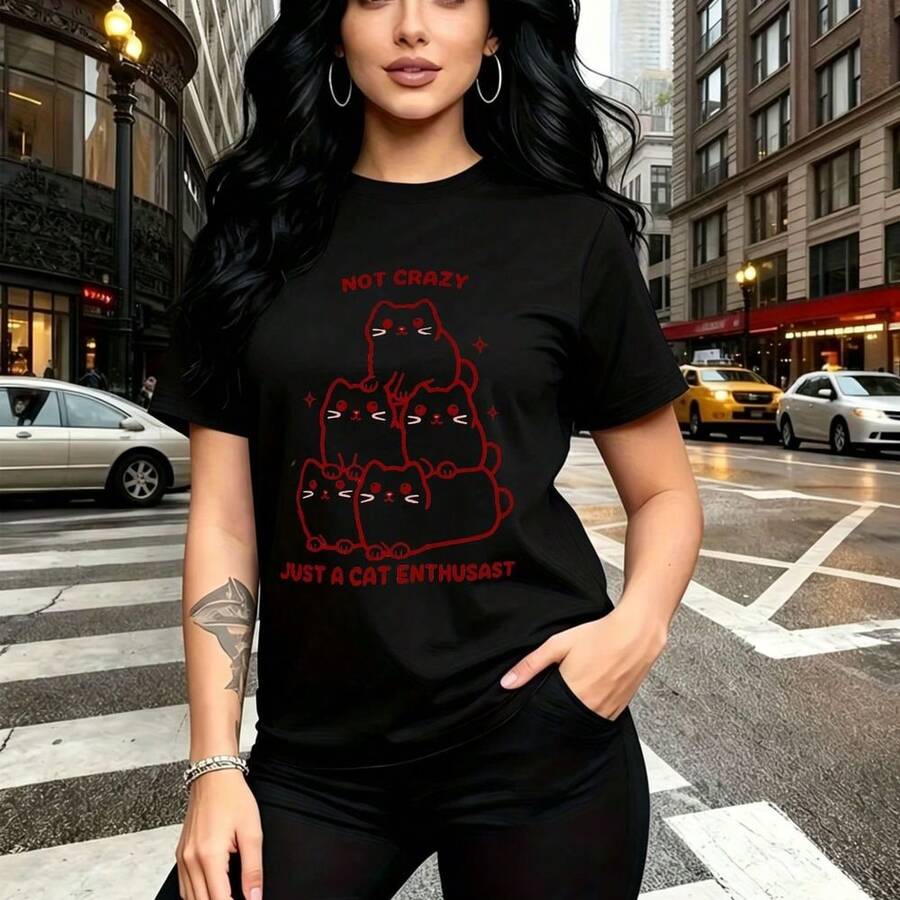 Camiseta de mujer con estampado divertido de tres gatos apilados y frase "No estoy loca, solo soy una entusiasta de los gatos" - camiseta casual de manga corta con ajuste cómodo y fresco, estilo urbano y desenfadado para la ciudad - regalo perfecto p - Negro - Ver 1