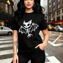 Camiseta de mujer con estampado de murciélago esquelético blanco sobre fondo negro, diseño gótico tierno y moderno - camiseta casual de manga corta con ajuste cómodo y elegante para el clima cálido mexicano - ideal para paseos urbanos, citas romántic - Negro - Ver 7