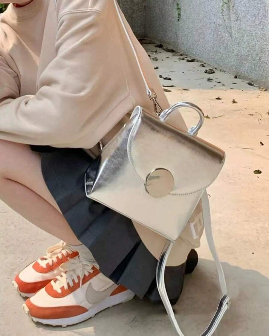 Silver Backpack With An Elegant Texture And Unique Character, Versatile Enough To Be Used As A Shoulder Bag, Compact And Handy In Size, Suitable For Studying And Daily Commutes, Easily Combinable With Various Everyday Outfits. - 銀色 - 查看 1