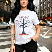 Camiseta de mujer con estampado de árbol estilizado con tronco azul y mariposas multicolores en tonos rosa, morado, amarillo y naranja - camiseta casual de manga corta con cuello redondo, ajuste cómodo y moderno, estilo urbano y artístico ideal para - Blanco - Ver 1