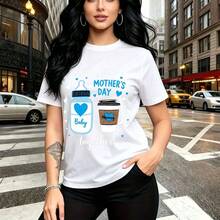 Camiseta de mujer con estampado "Nuestro primer Día de la Madre juntos" con biberón y taza de café - camiseta casual de cuello redondo, ajuste cómodo y moderno, estilo urbano y emotivo - ideal para celebraciones familiares, salidas casuales y regalo - Blanco - Ver 9