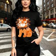 Camiseta de mujer con estampado de león caricaturesco naranja y melena marrón de expresión amigable - camiseta casual de manga corta, ajuste cómodo y estilo urbano moderno, ideal para paseos por la ciudad, eventos informales y como regalo perfecto pa - Negro - Ver 9