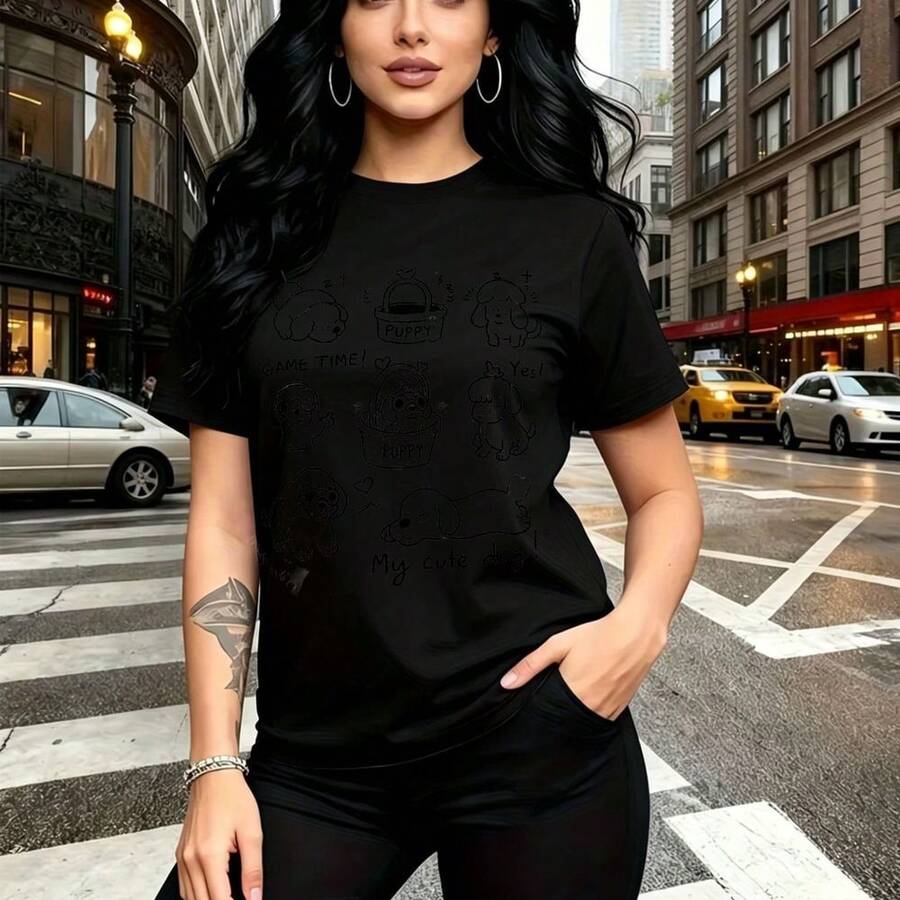 Camiseta negra para mujer con estampado de chica urbana en cruce de calles, cabello ondulado y aretes grandes - camiseta casual de manga corta con ajuste cómodo y estilo moderno, perfecta para paseos por la ciudad, citas casuales o días soleados - re - Negro - Ver 1
