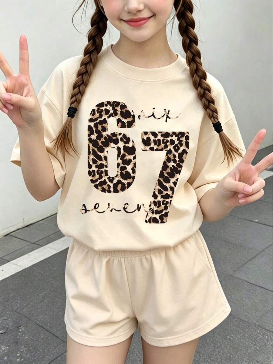 这款杏色休闲圆领T恤专为女孩设计,采用创意豹纹印花图案,是每个小女孩衣橱的完美补充。 - 杏色 - 查看 1