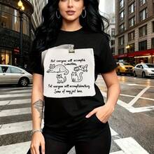 Camiseta de mujer con estampado artístico de tres gatos dibujados a mano y frase inspiradora "No todos lograrán algo, no todos lograrán nada, algunos solo tendrán" - camiseta casual de manga corta con cuello redondo, ajuste cómodo y moderno estilo ur - Negro - Ver 9
