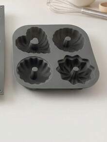 1. PC4/6 螺旋 3D 對流烘焙模具：模具內壁拋光至鏡面效果。成品具有清晰且立體的圖案。內壁拋光至鏡面效果 + 不沾處理。蛋糕冷卻後，輕輕推即可輕鬆脫模。 - 彩色 - 查看 13